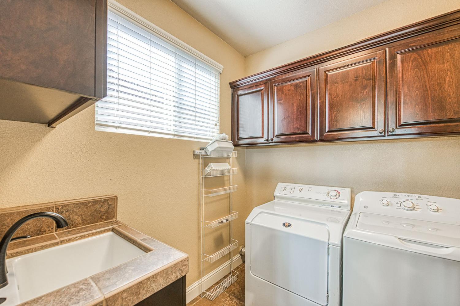 2952 25th Avenue, Kingsburg, CA, 93631