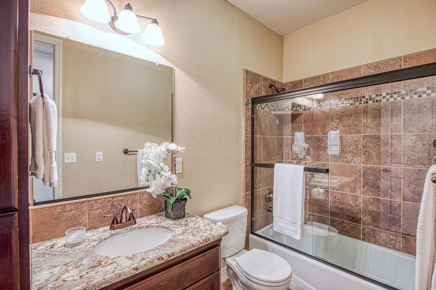 2952 25th Avenue, Kingsburg, CA, 93631