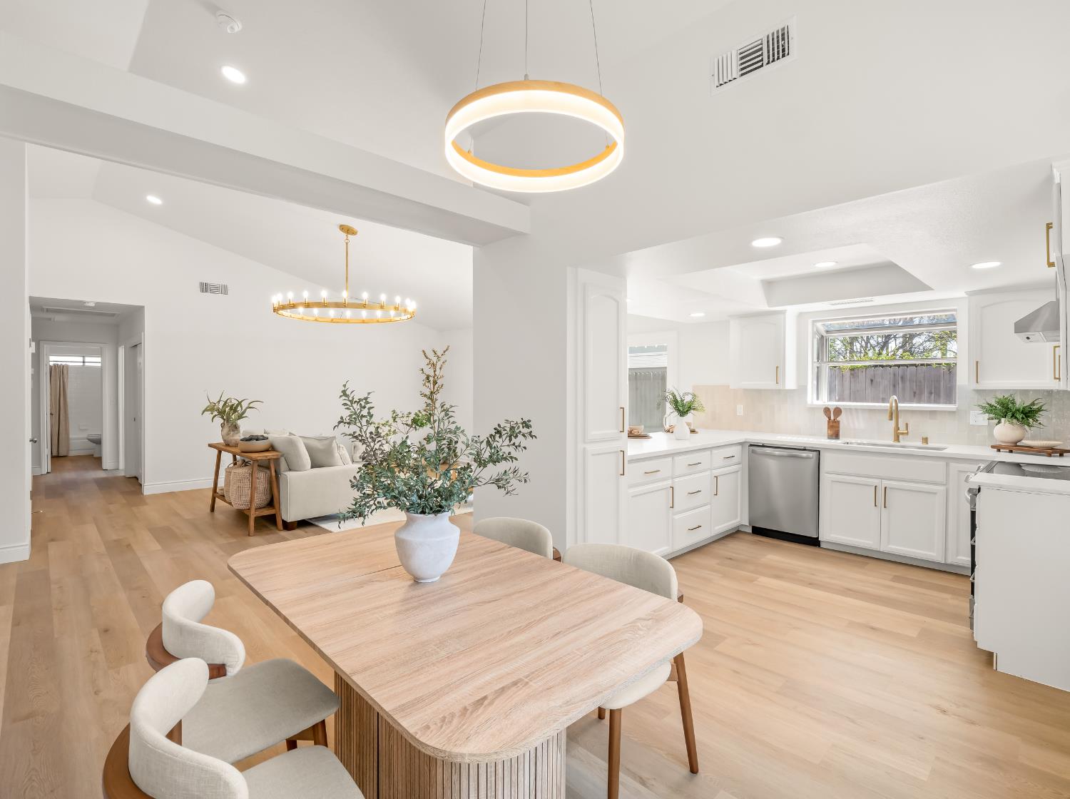 1115 W Minarets Avenue, Fresno, CA, 93650