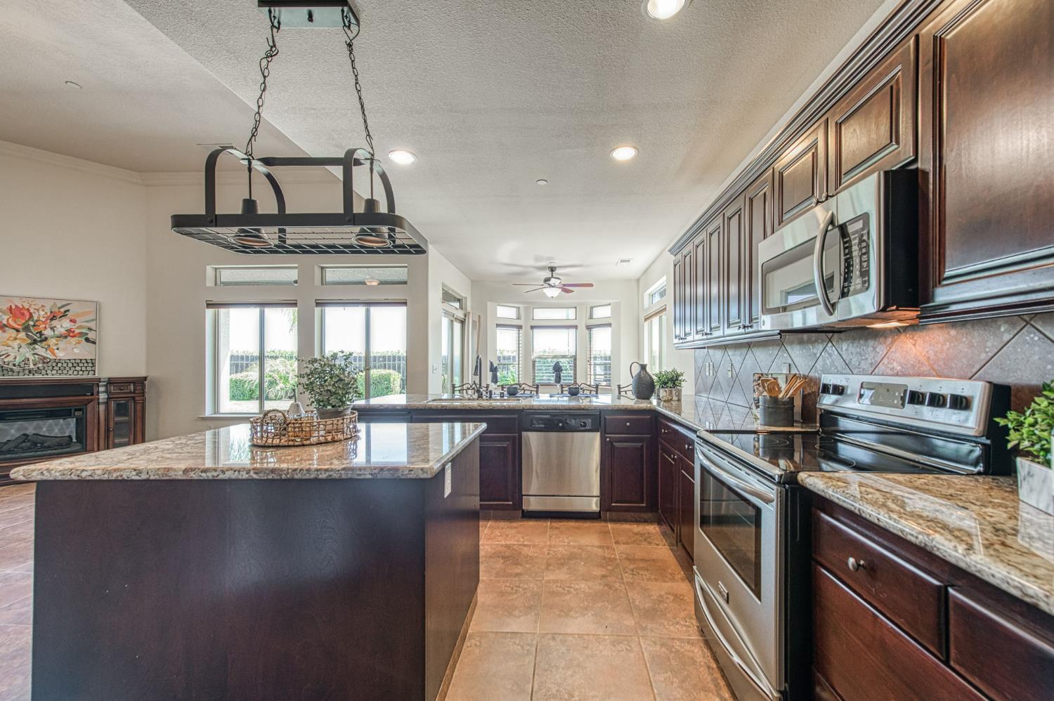 2952 25th Avenue, Kingsburg, CA, 93631