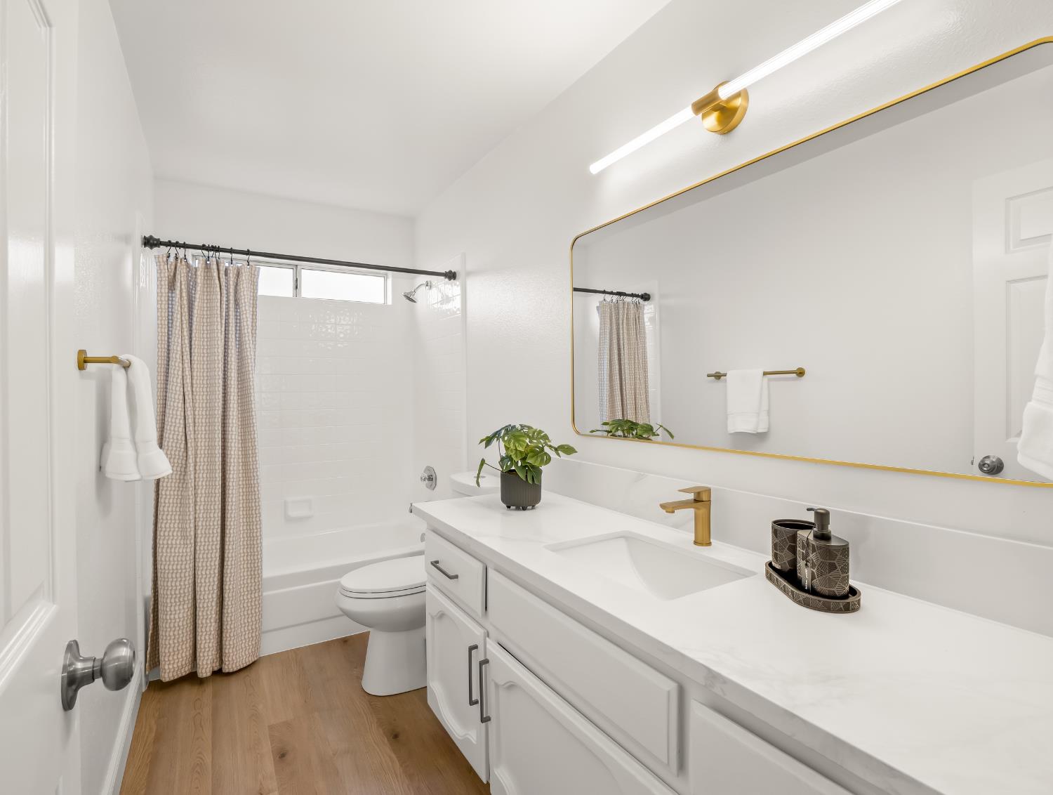 1115 W Minarets Avenue, Fresno, CA, 93650