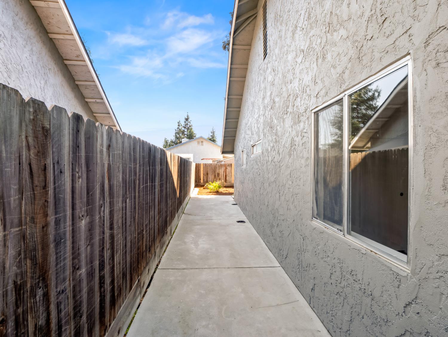 1115 W Minarets Avenue, Fresno, CA, 93650