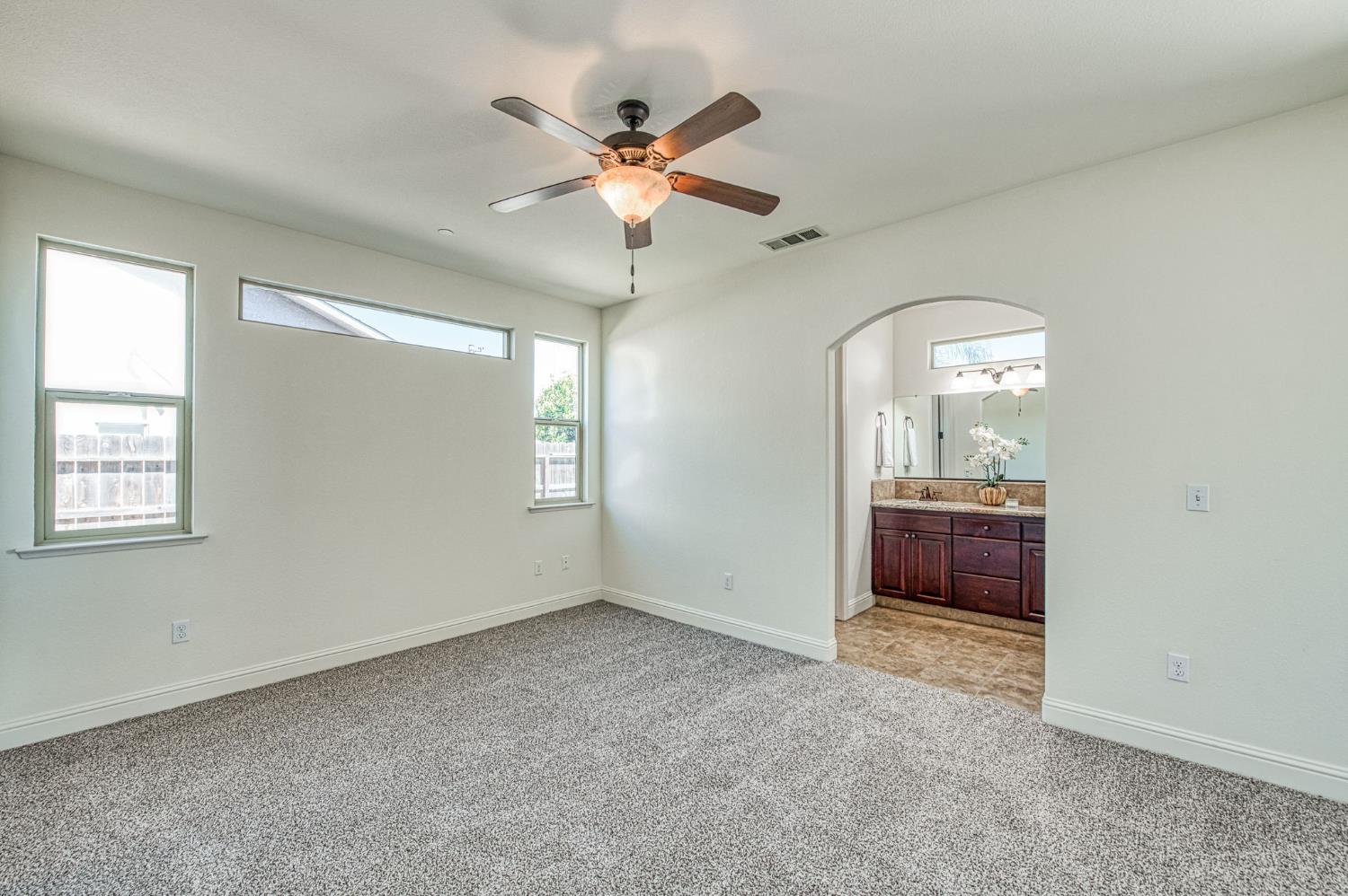 2952 25th Avenue, Kingsburg, CA, 93631