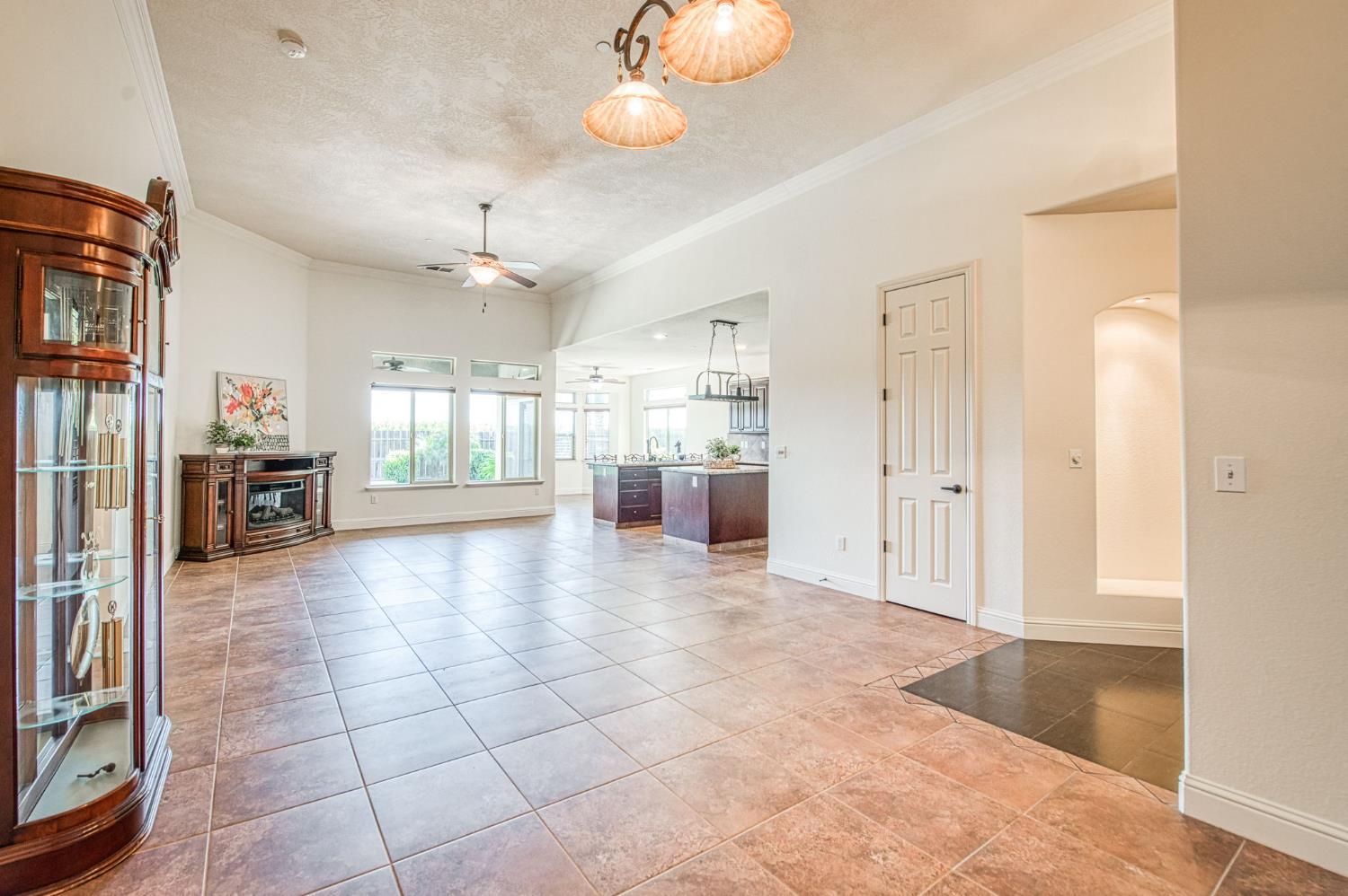 2952 25th Avenue, Kingsburg, CA, 93631