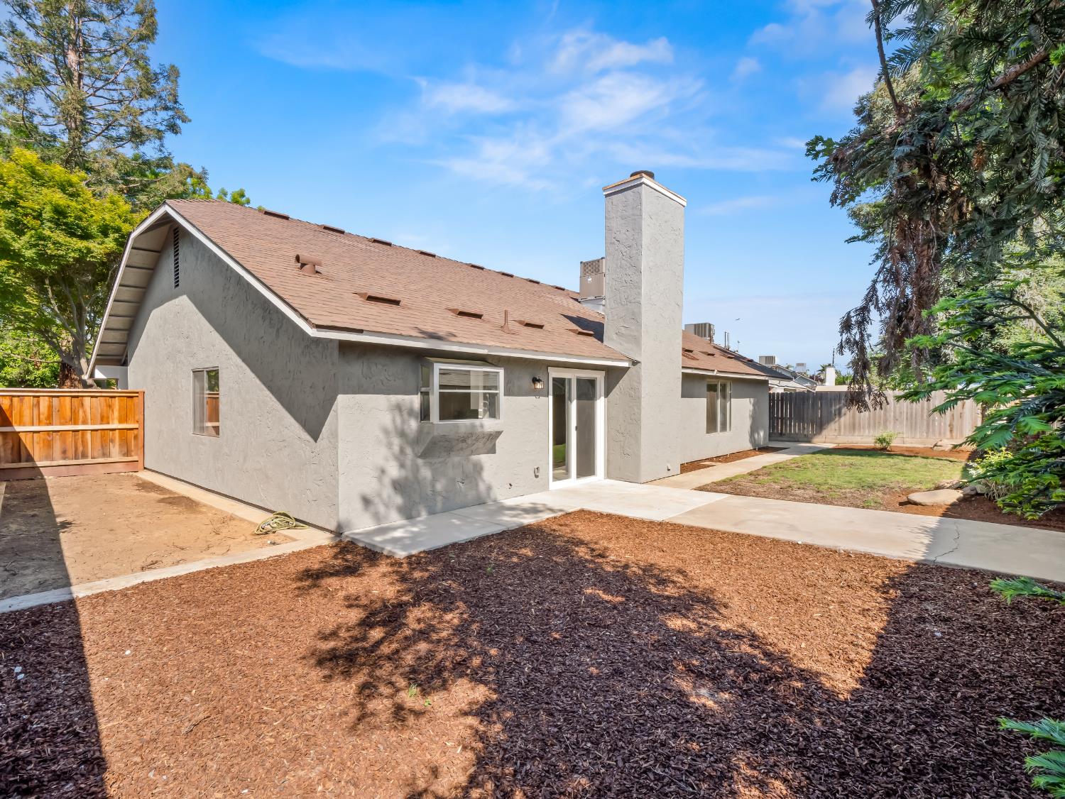 1115 W Minarets Avenue, Fresno, CA, 93650