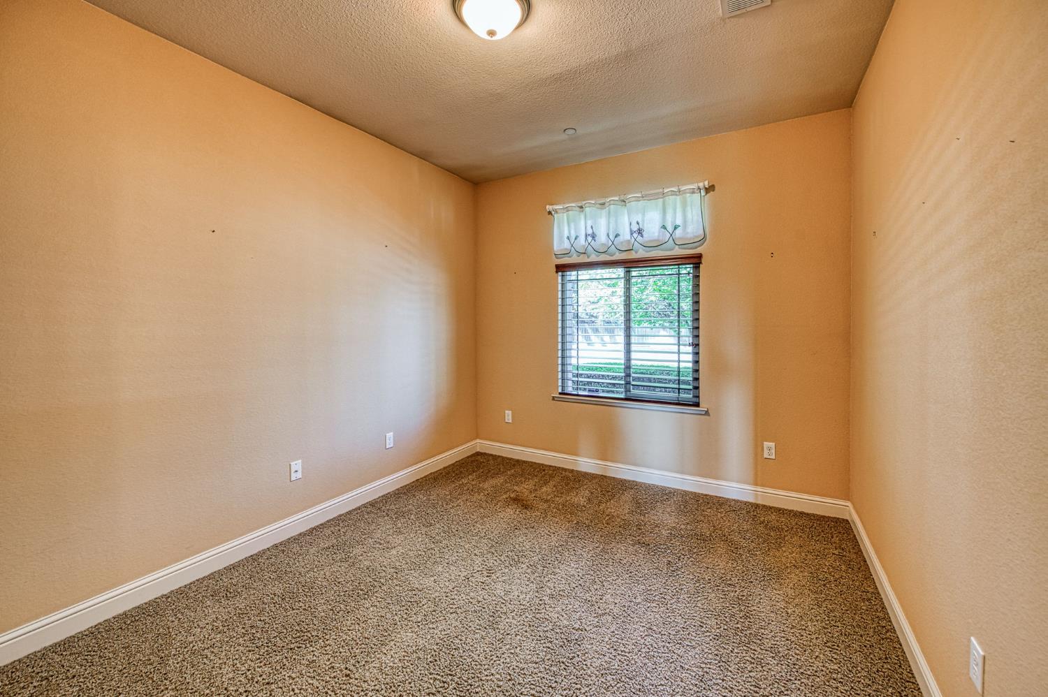 2952 25th Avenue, Kingsburg, CA, 93631