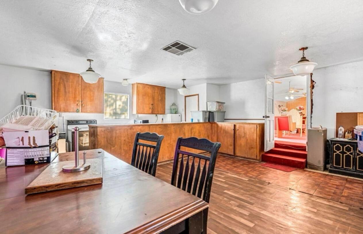 260 Lod Angeles N, Tulare, CA, 93274