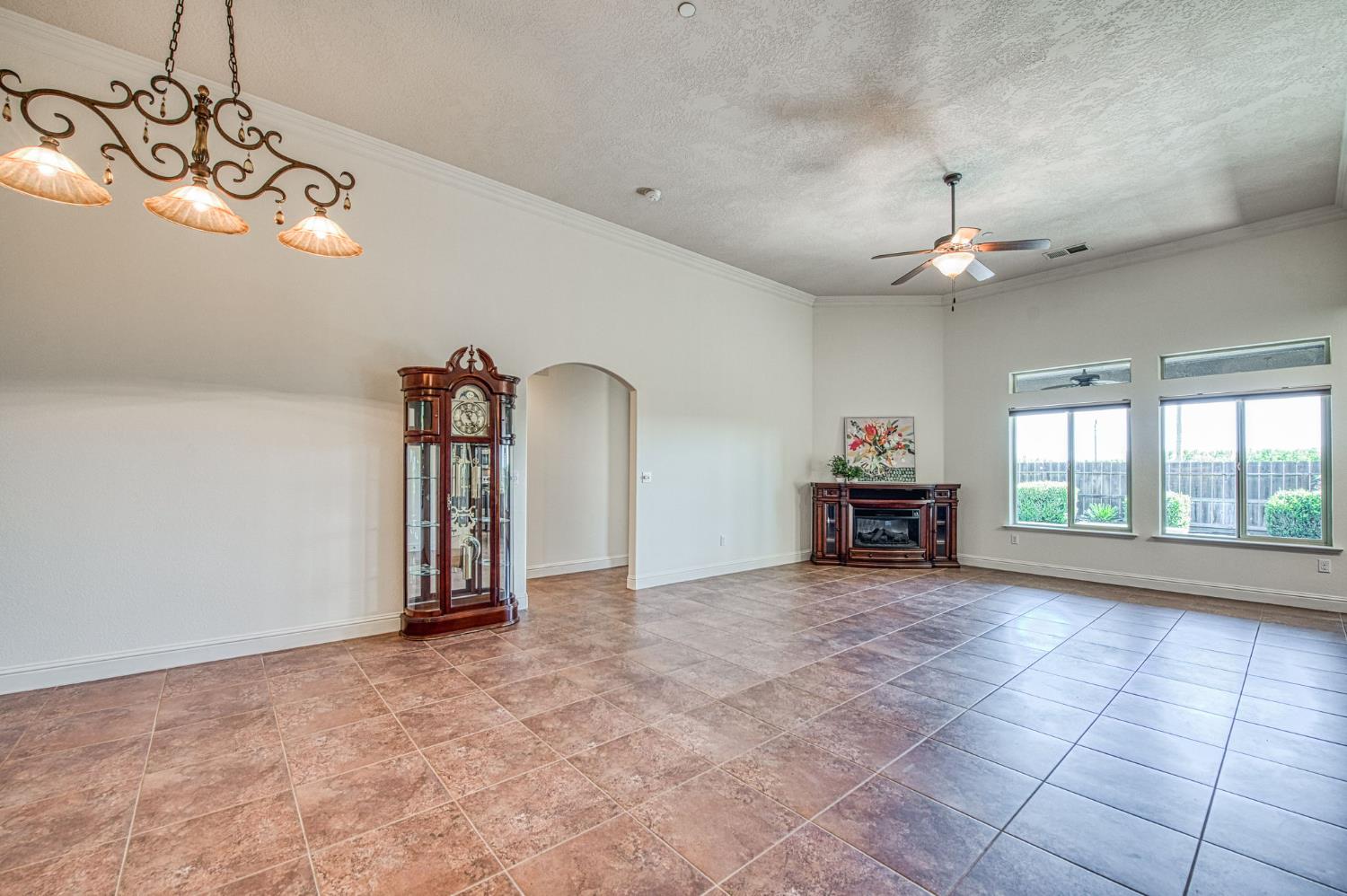 2952 25th Avenue, Kingsburg, CA, 93631