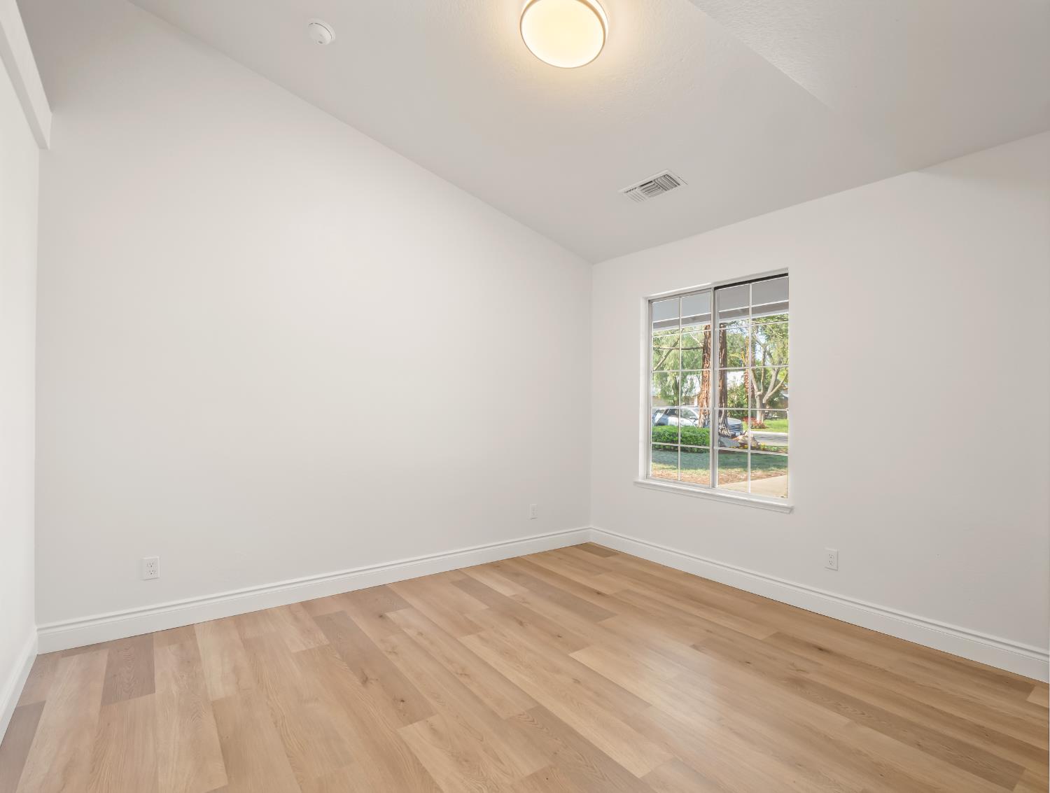 1115 W Minarets Avenue, Fresno, CA, 93650