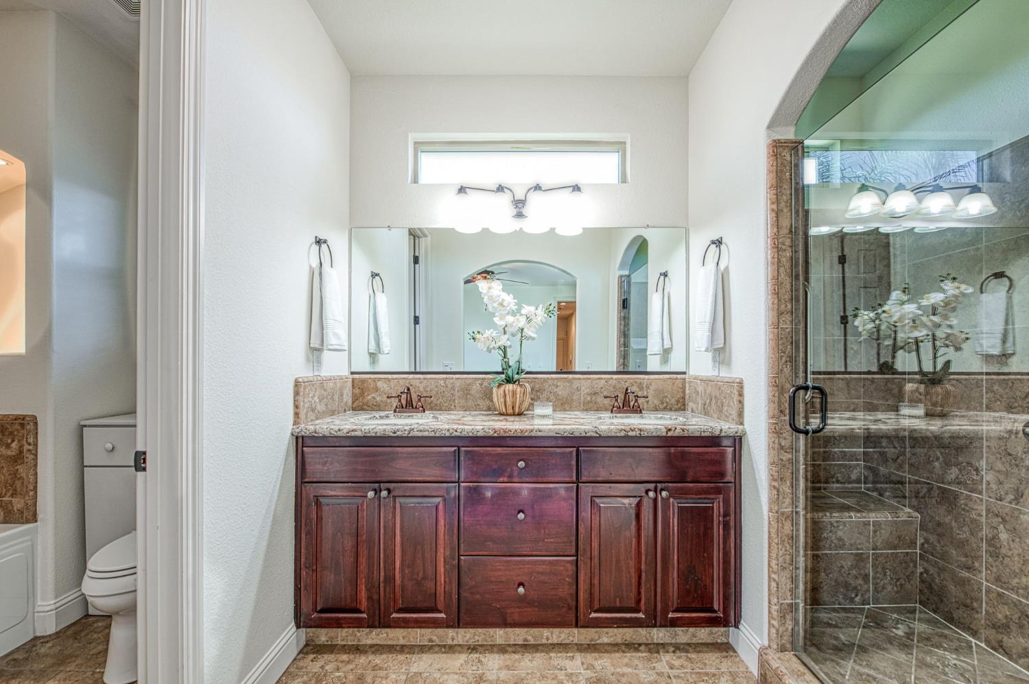 2952 25th Avenue, Kingsburg, CA, 93631