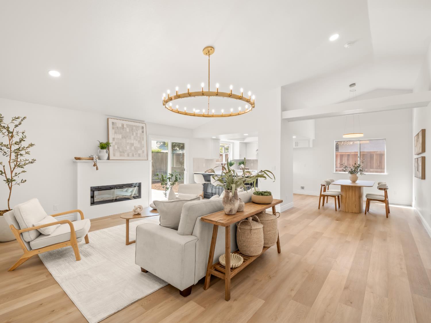 1115 W Minarets Avenue, Fresno, CA, 93650