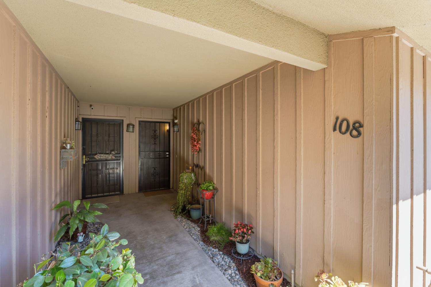 Condo in Fresno - photo 2