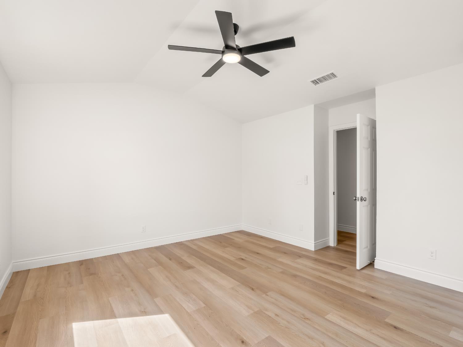 1115 W Minarets Avenue, Fresno, CA, 93650