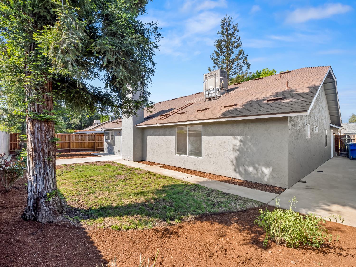 1115 W Minarets Avenue, Fresno, CA, 93650