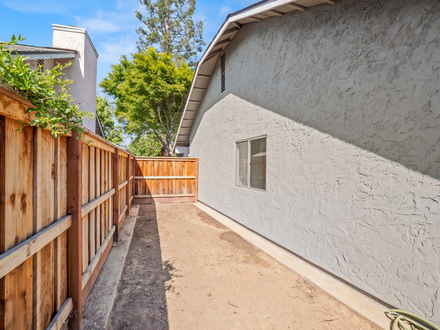 1115 W Minarets Avenue, Fresno, CA, 93650