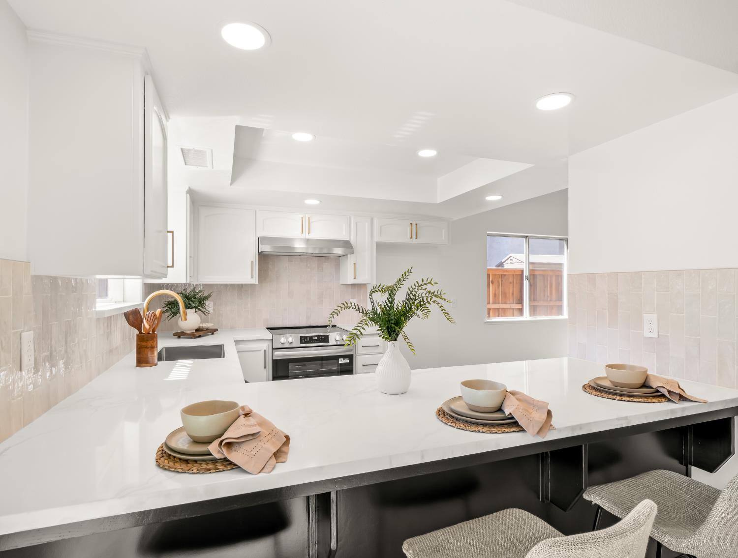 1115 W Minarets Avenue, Fresno, CA, 93650