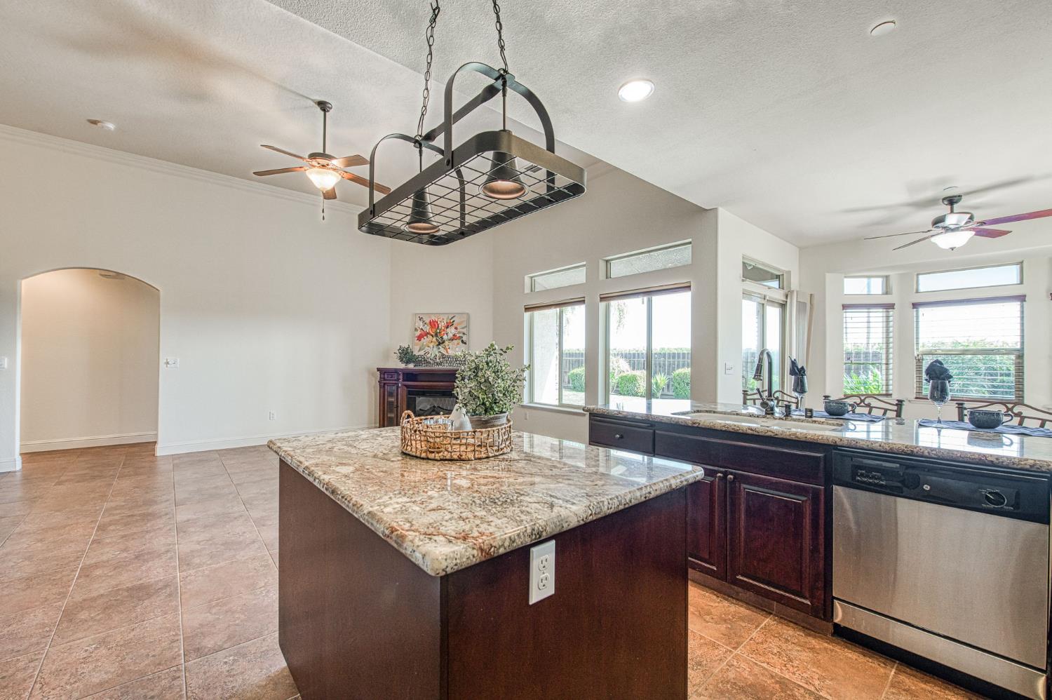 2952 25th Avenue, Kingsburg, CA, 93631