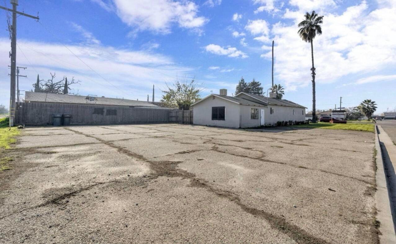 260 Lod Angeles N, Tulare, CA, 93274
