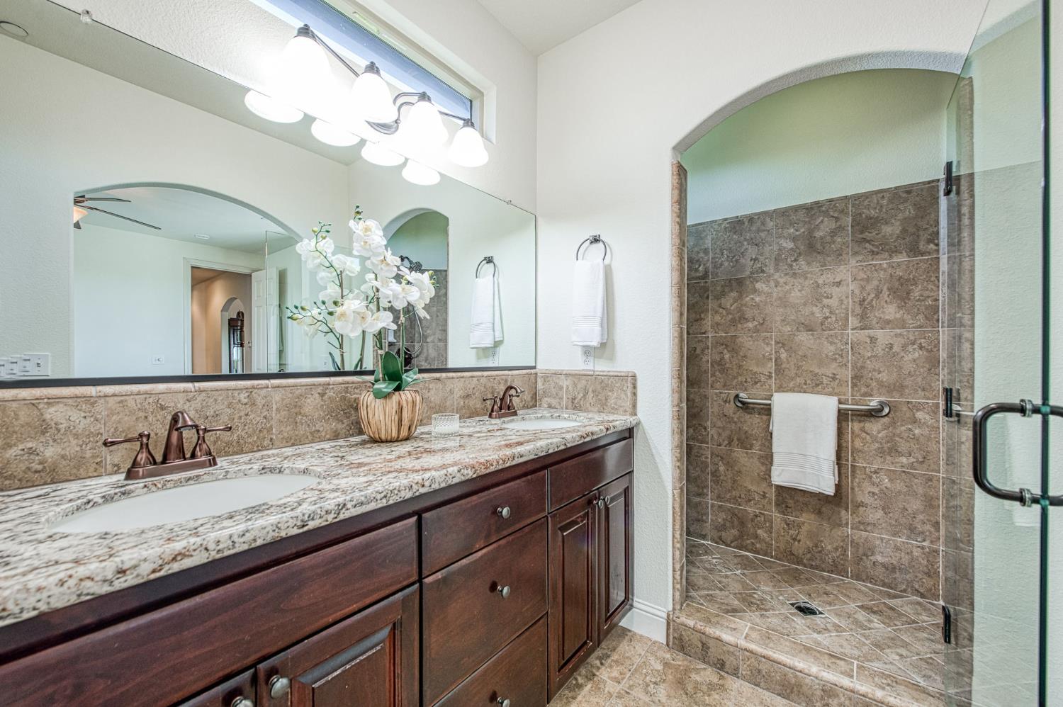 2952 25th Avenue, Kingsburg, CA, 93631