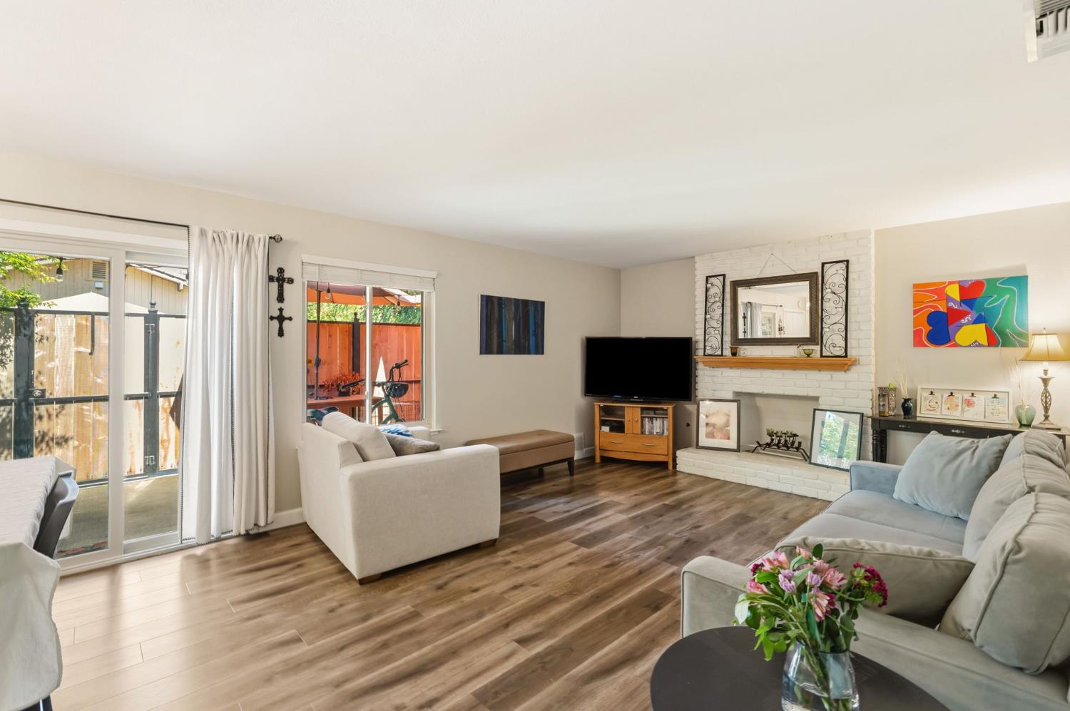 Condo in Fresno - photo 3