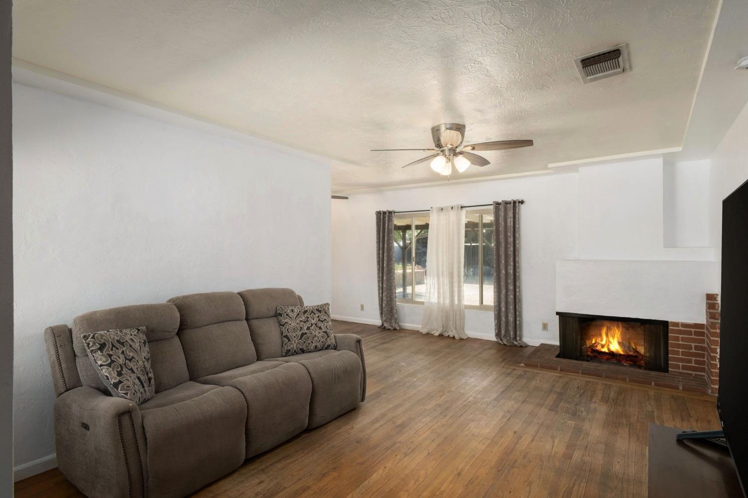 Single Family in Fresno - photo 3