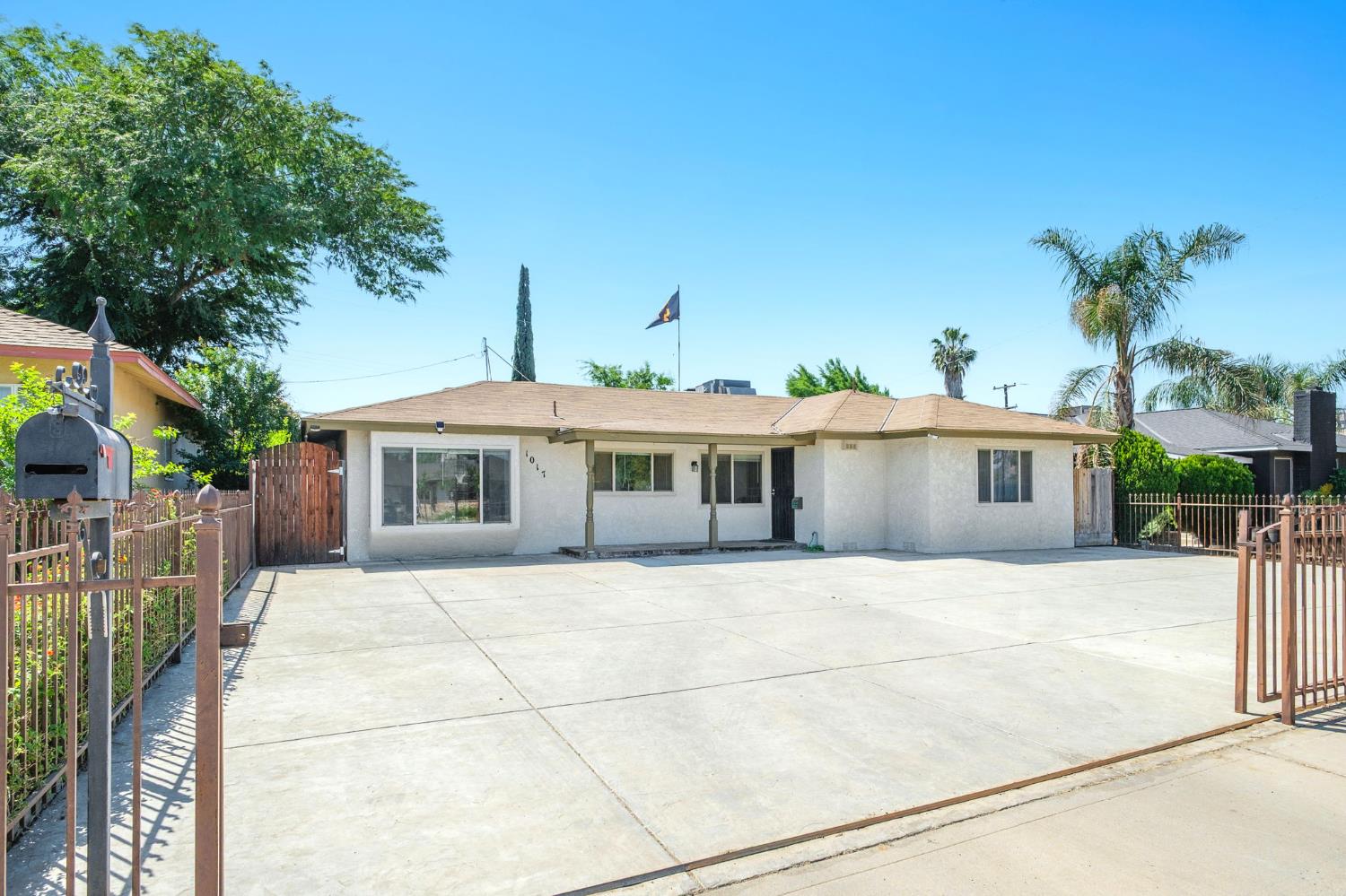 Single Family in Fresno - photo 2