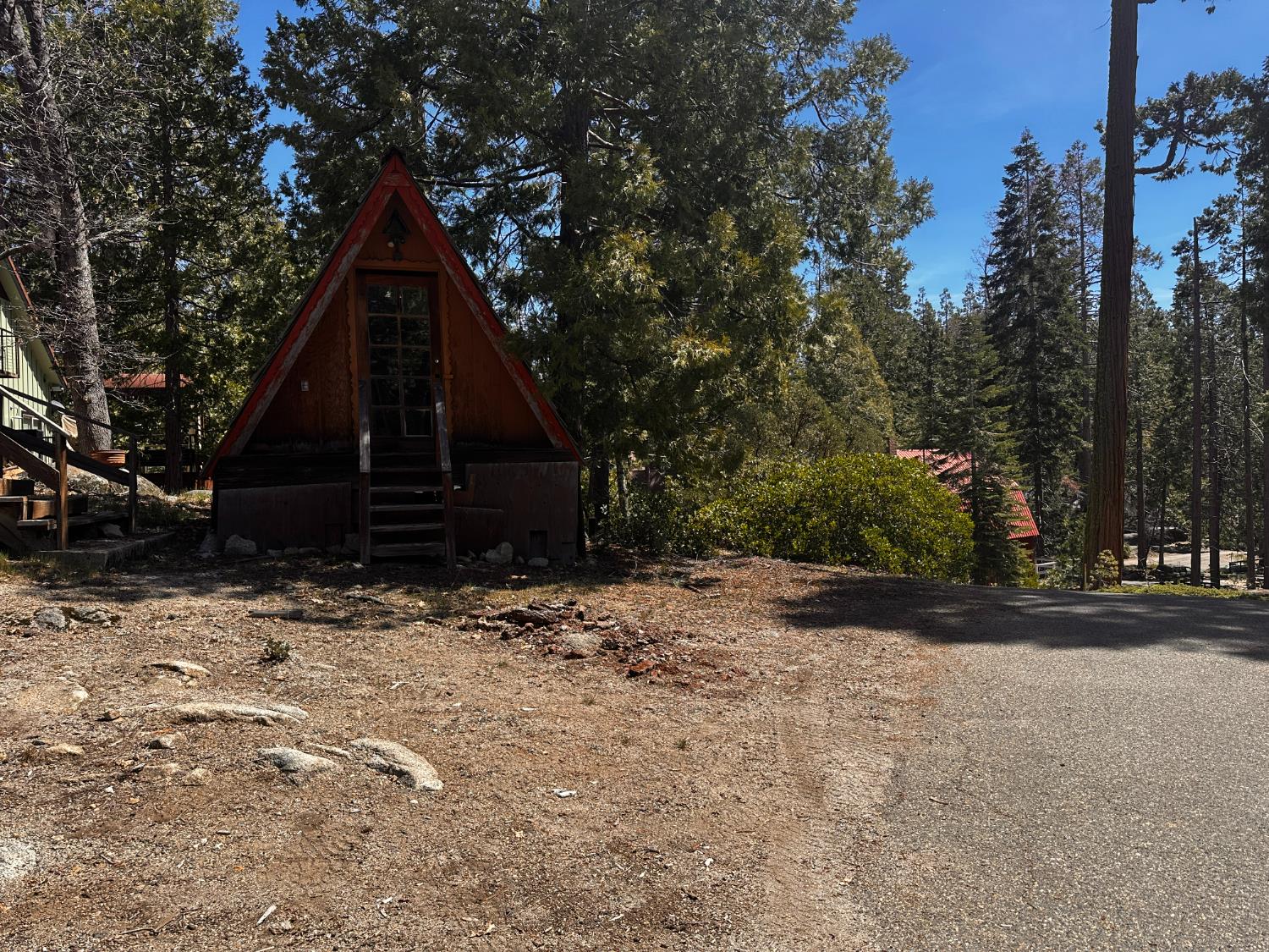 Single Family in Shaver Lake - photo 3