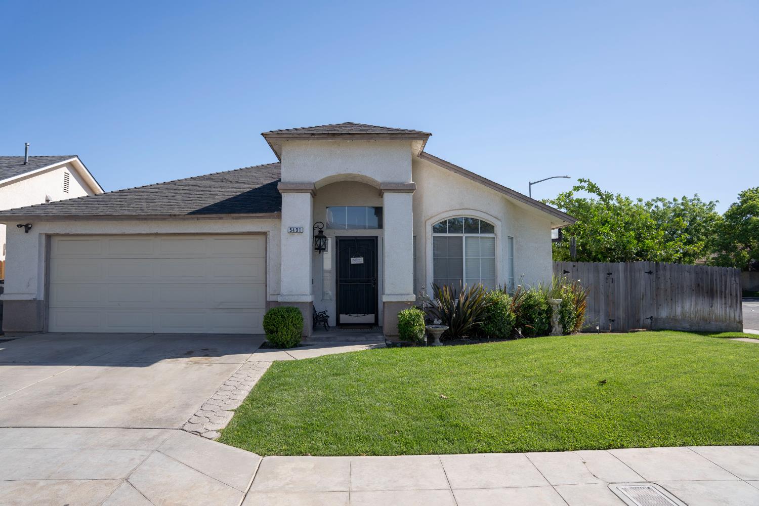 Single Family in Fresno - photo 2