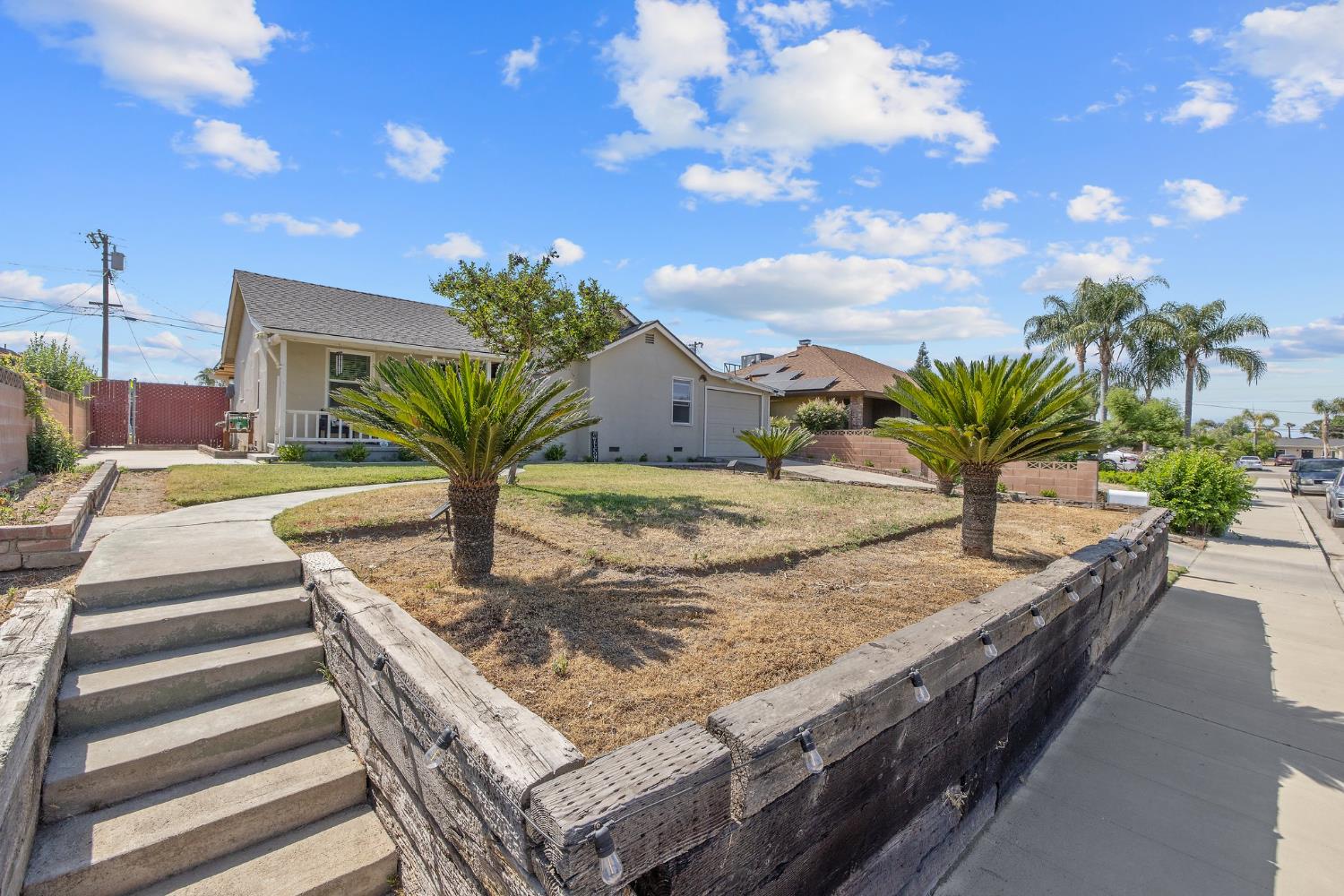 Single Family in Reedley - photo 3