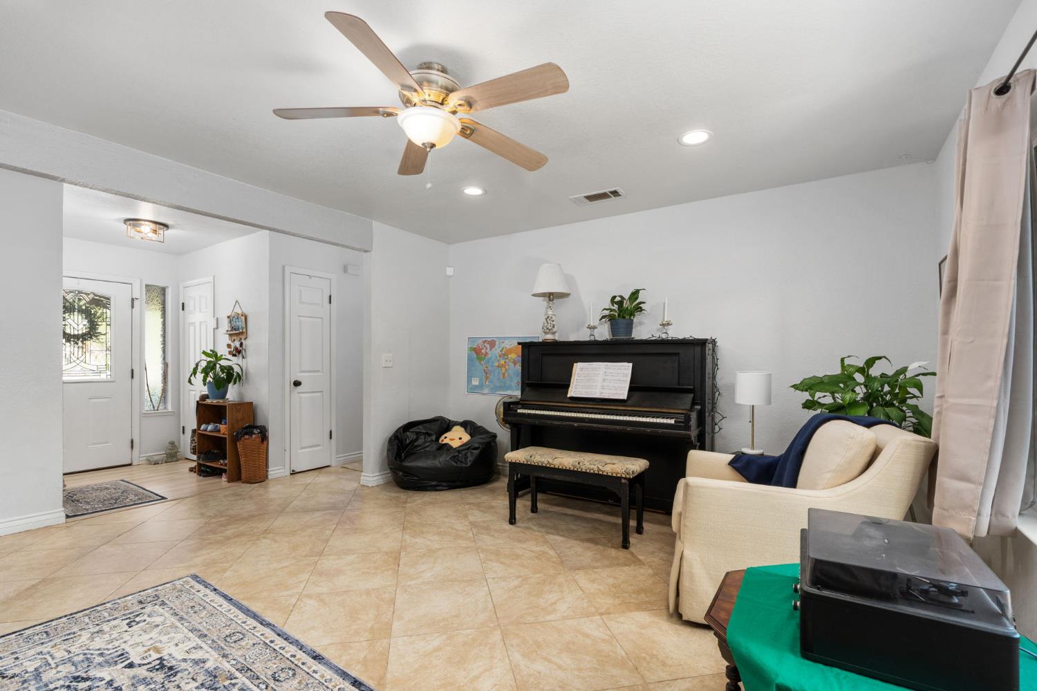465 Bliss Avenue, Clovis, CA, 93611