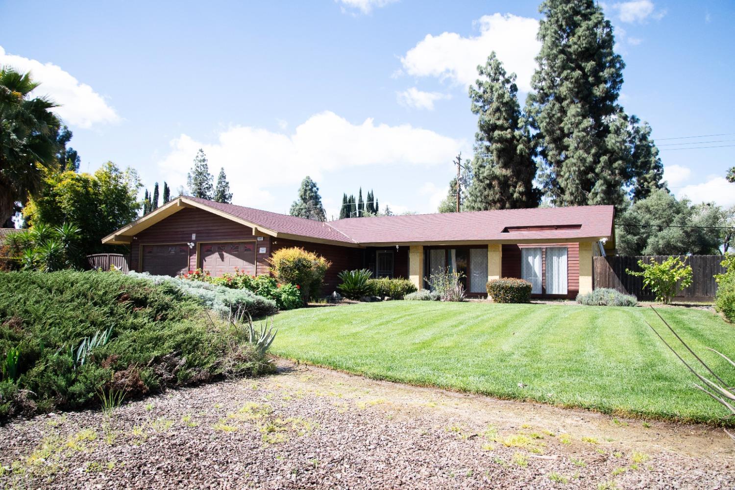 Single Family in Fresno - main photo