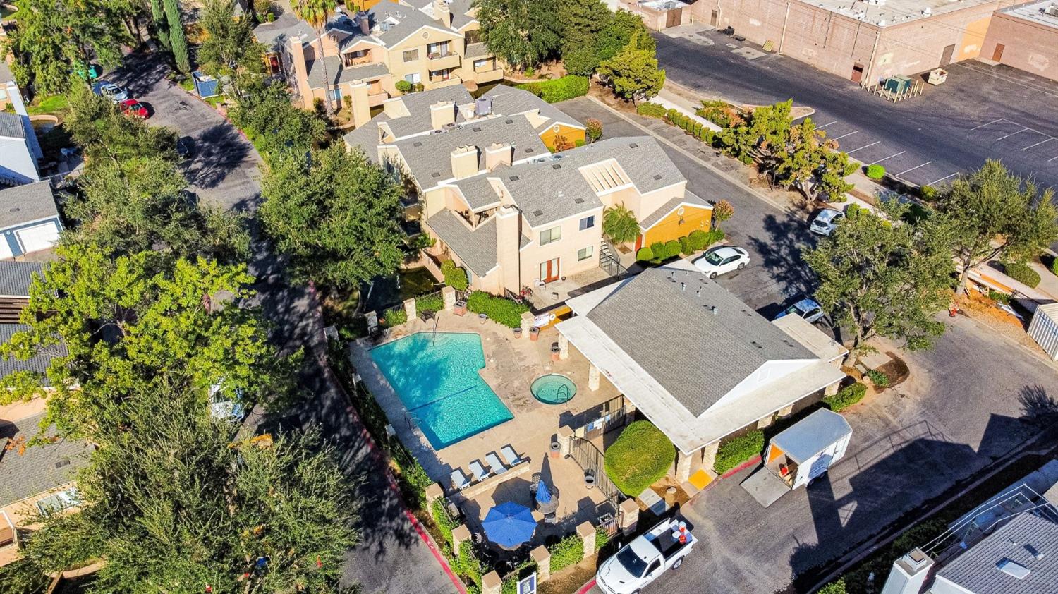 Condo in Fresno - photo 3