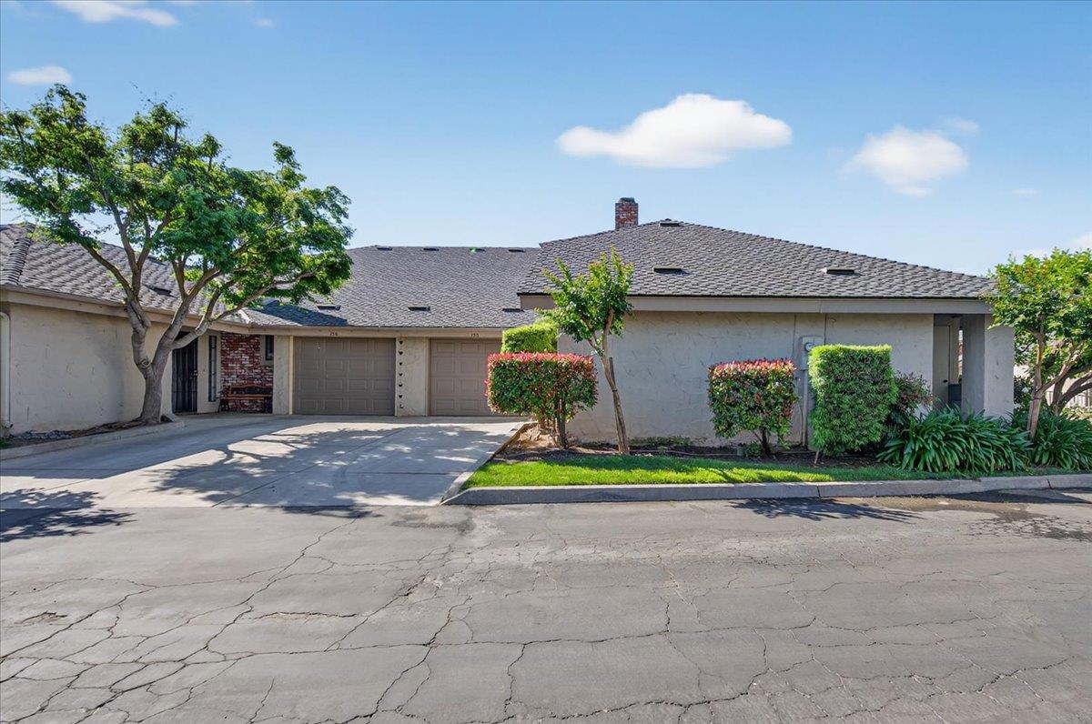Single Family in Fresno - photo 2
