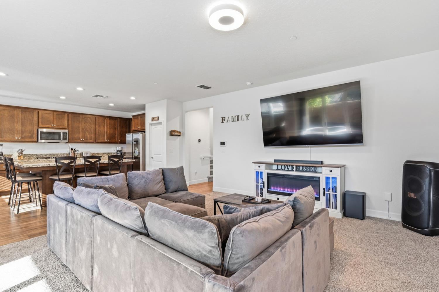 398 Atlantica Drive S, Madera, CA, 93636