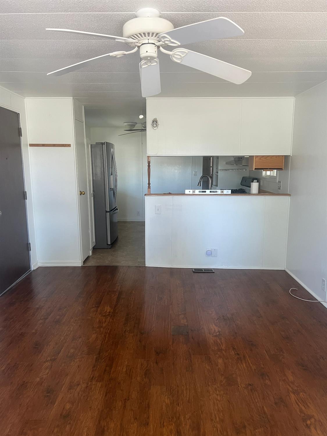 Mobile Home in Fresno - photo 3
