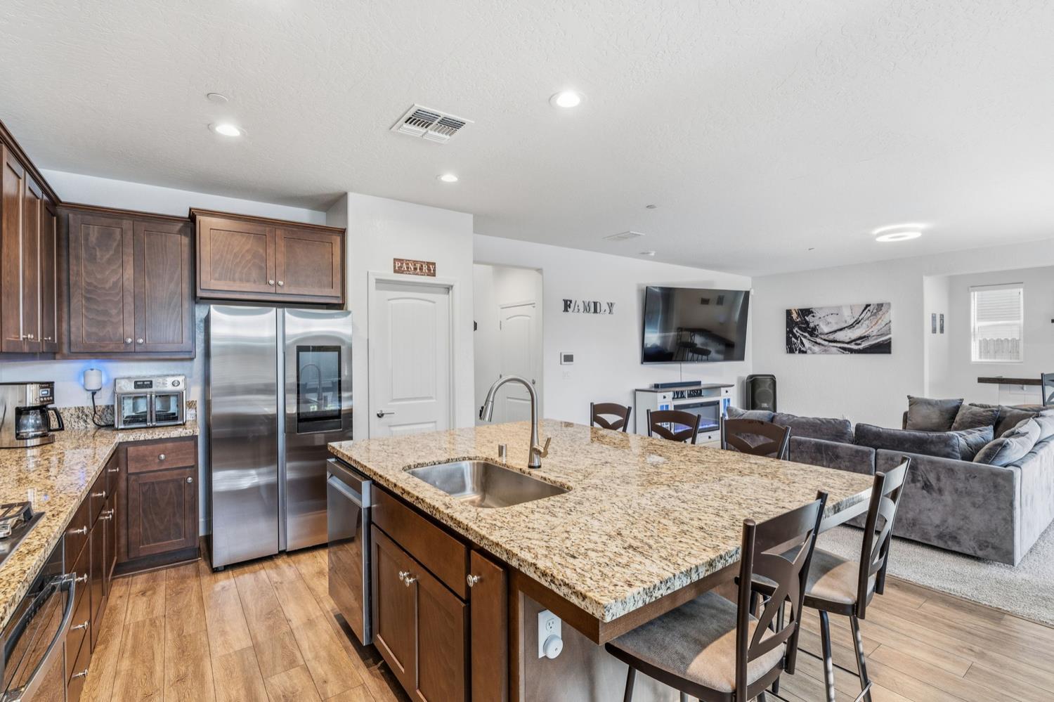 398 Atlantica Drive S, Madera, CA, 93636