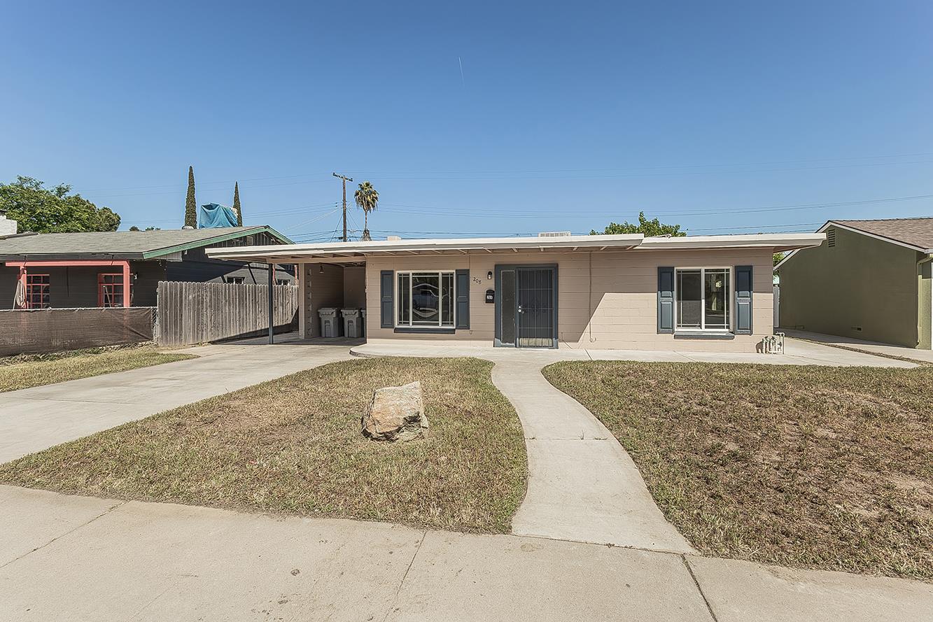 Single Family in Fresno - photo 2