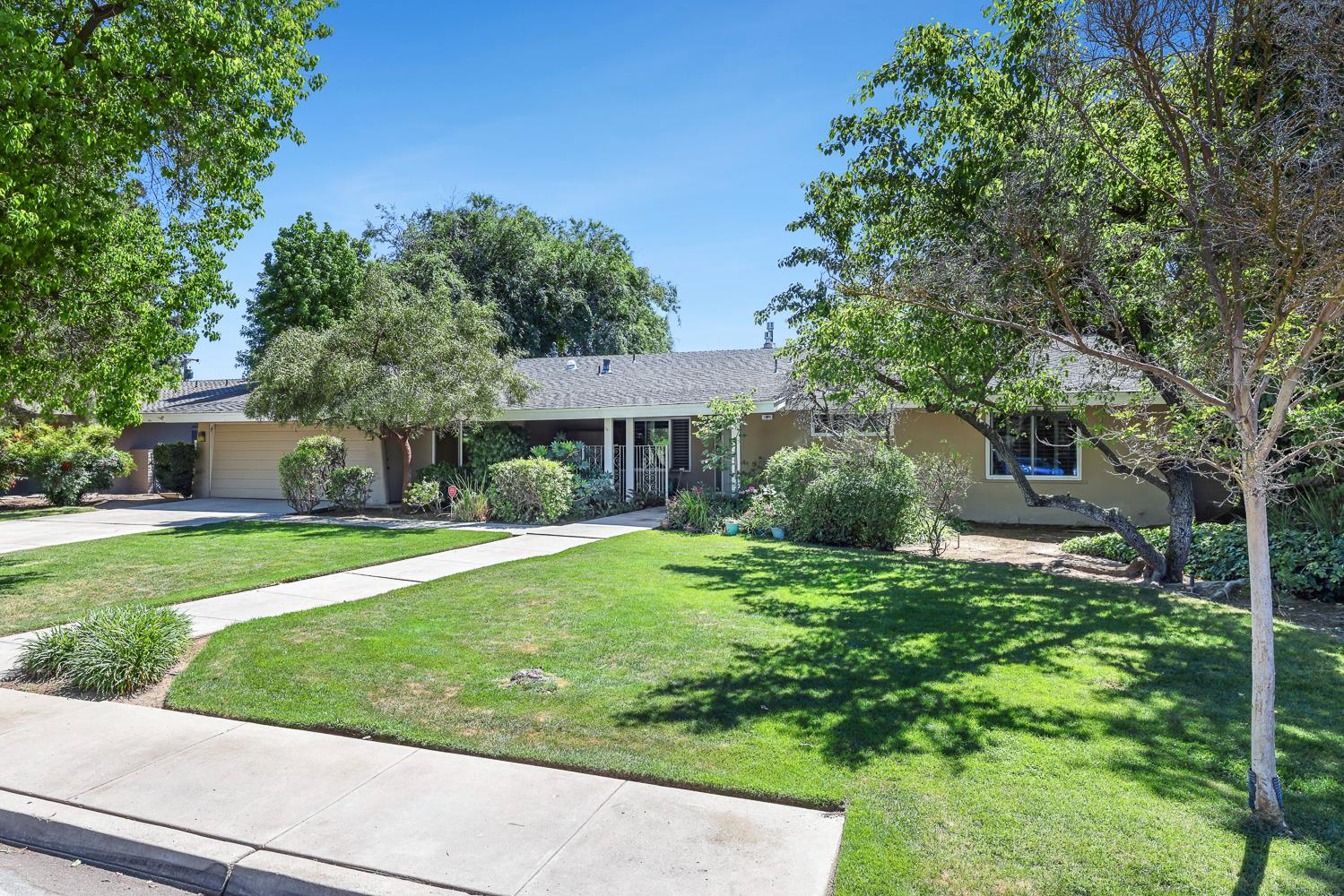 Single Family in Fresno - photo 2