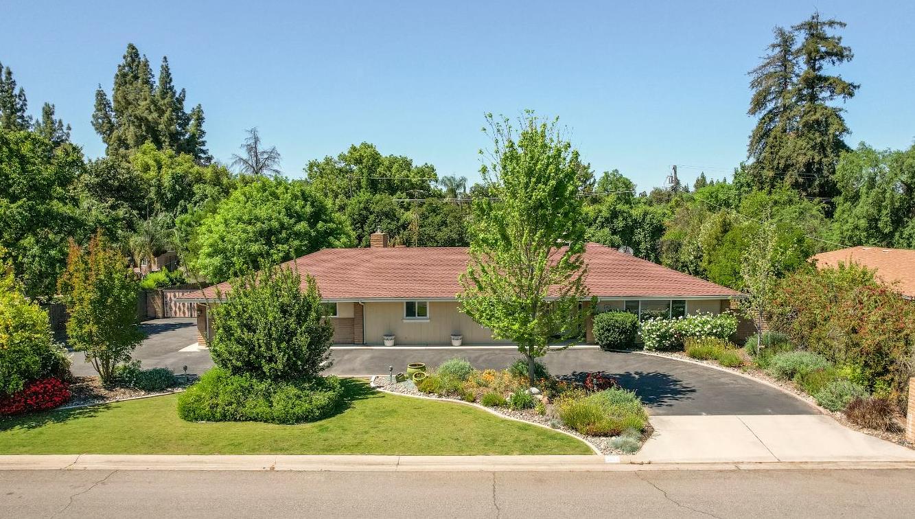 Single Family in Fresno - main photo