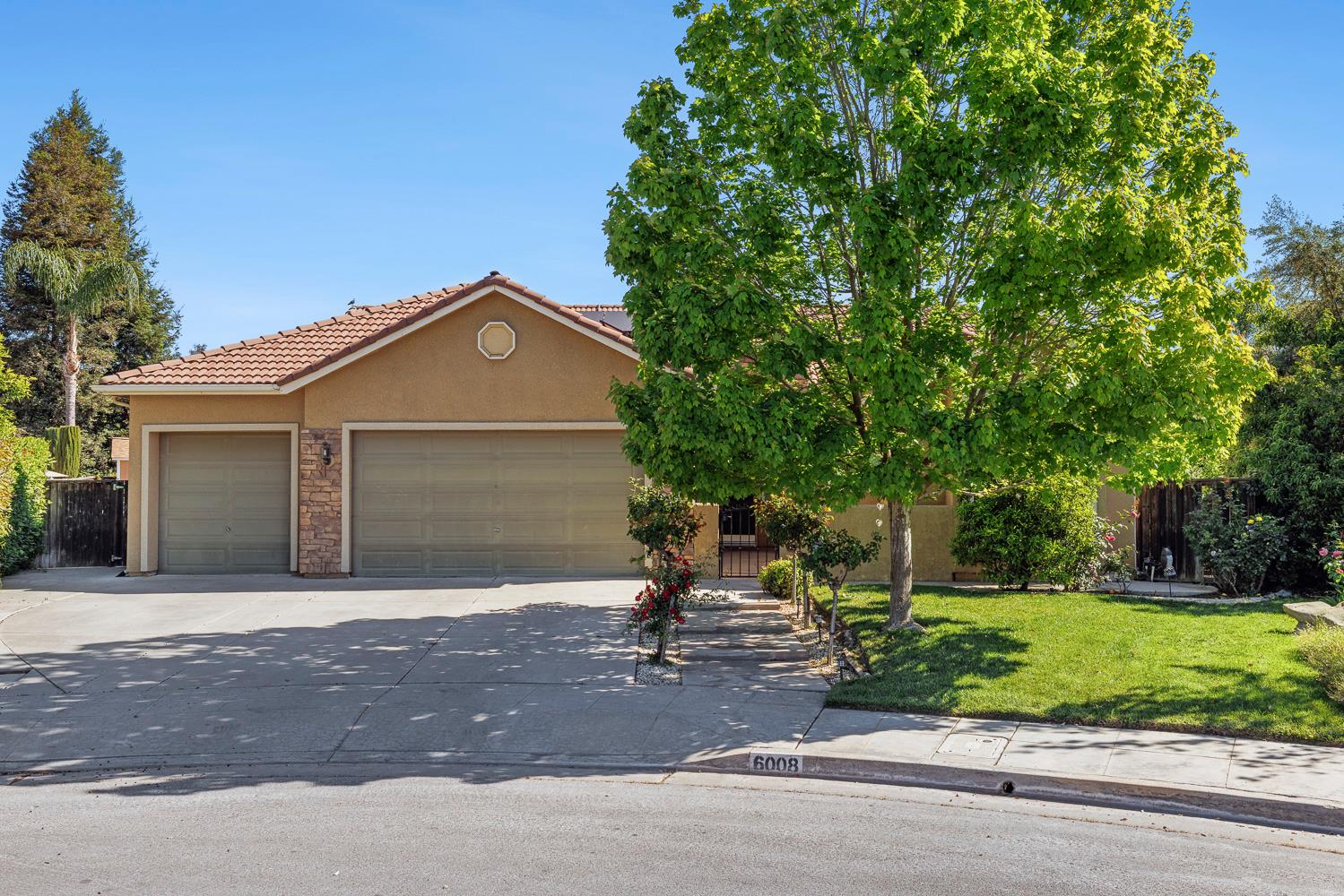 Single Family in Fresno - photo 2