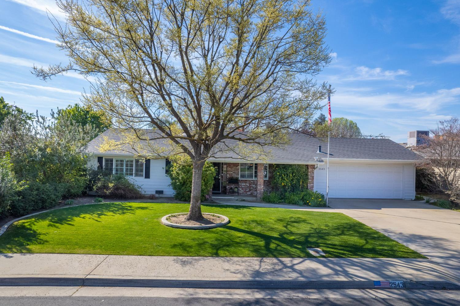 Single Family in Kingsburg - main photo