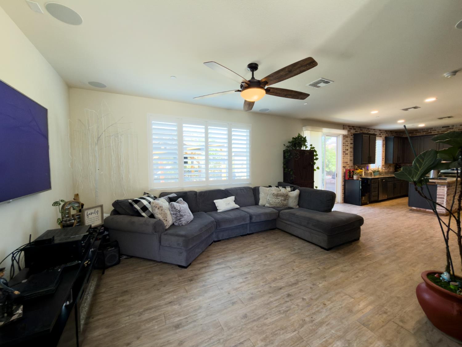 1157 S Dee Ann Avenue, Fresno, CA, 93727