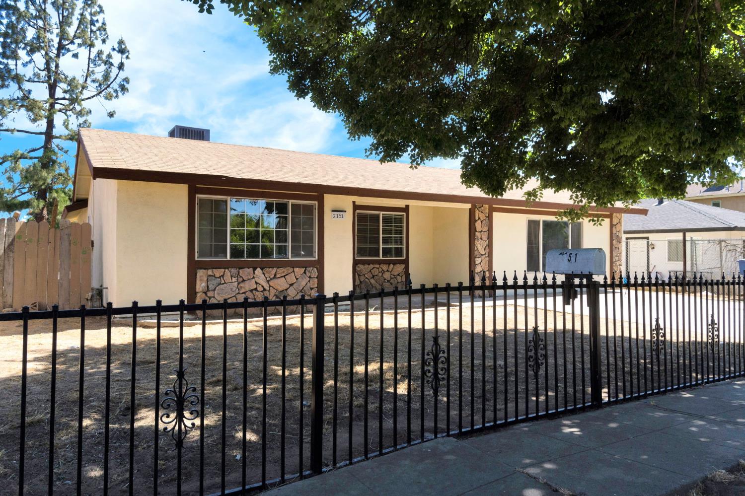 Single Family in Fresno - photo 3