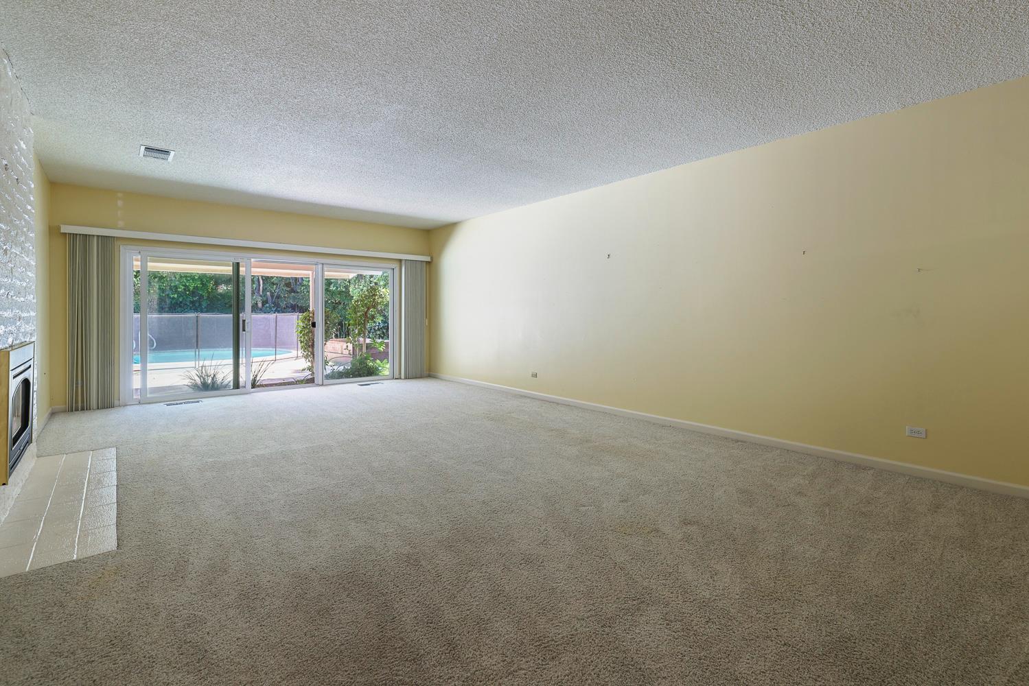 Single Family in Fresno - photo 3