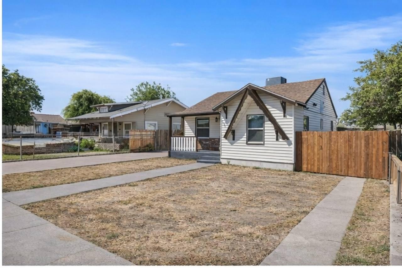 Single Family in Lemoore - photo 3