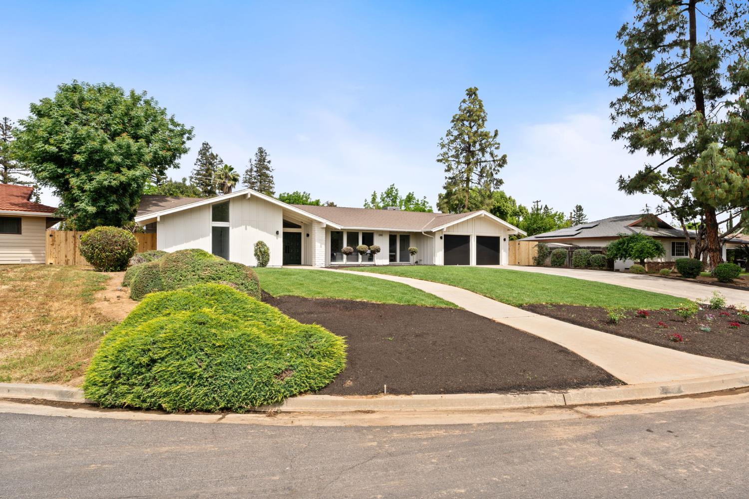 2626 W Scott Avenue, Fresno, CA, 93711