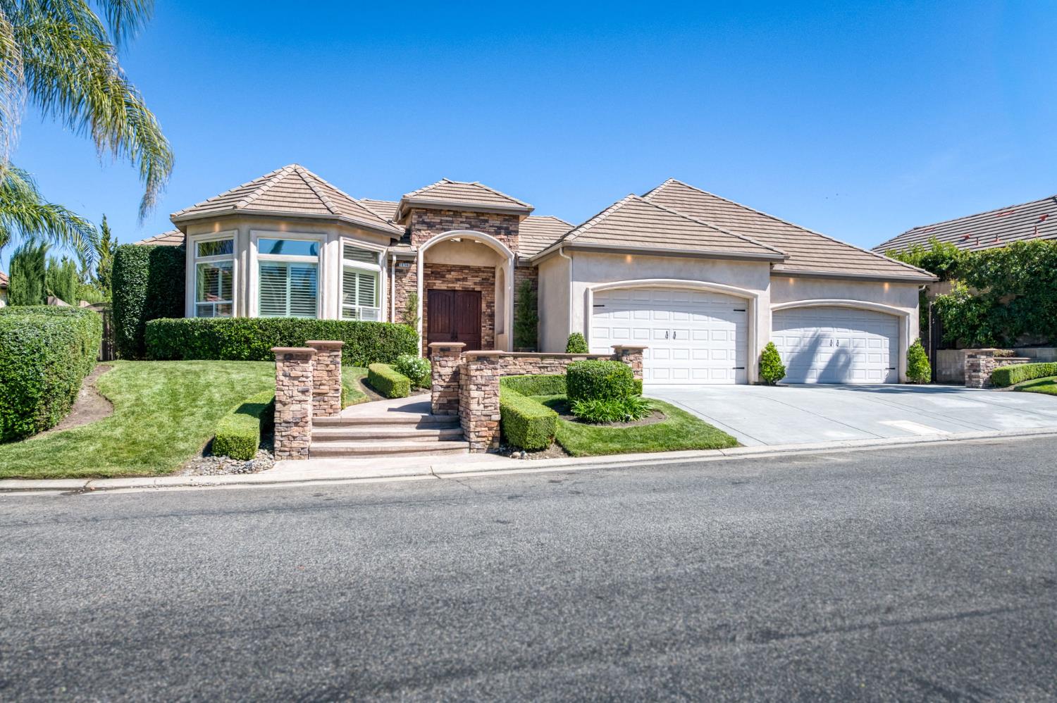 Single Family in Fresno - photo 2