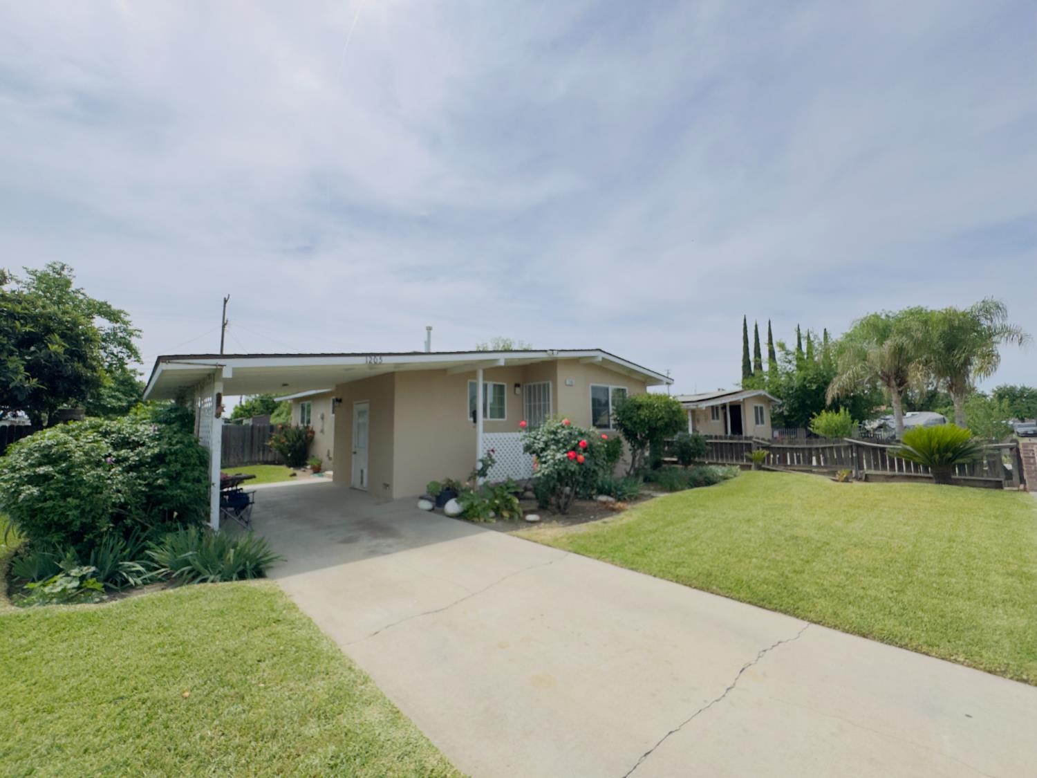 Single Family in Corcoran - photo 3