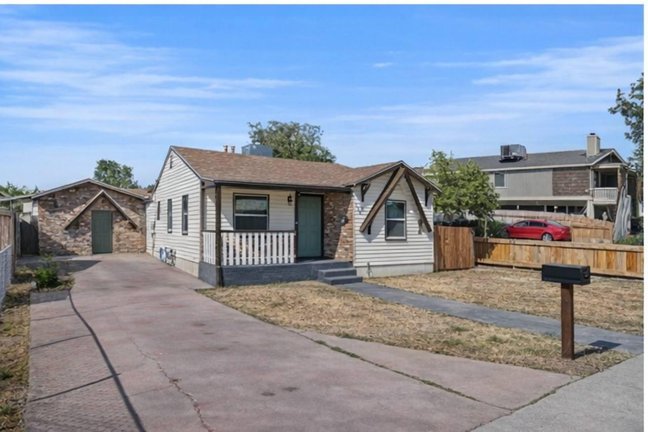 Single Family in Lemoore - photo 2