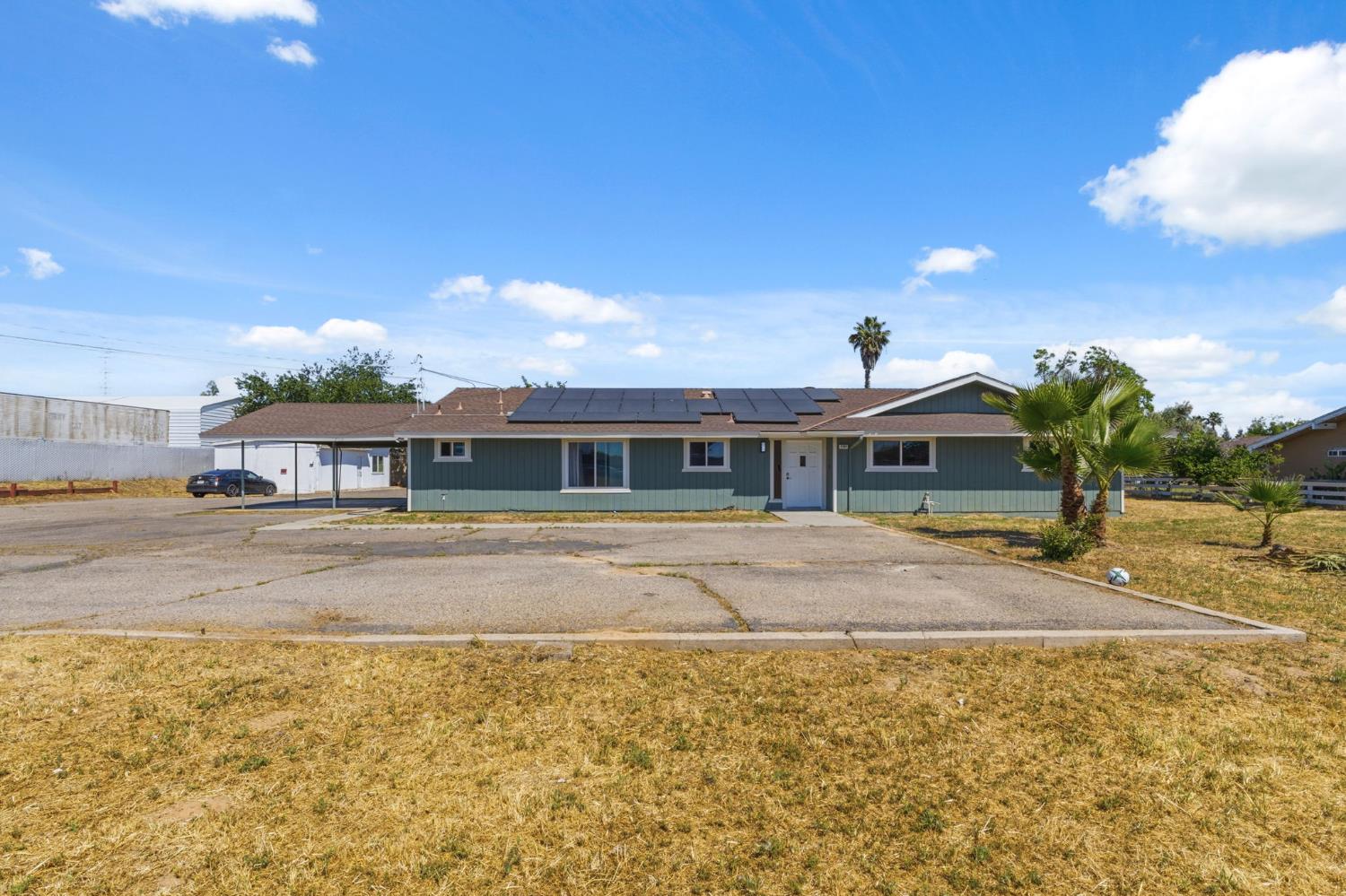 Single Family in Fresno - photo 2